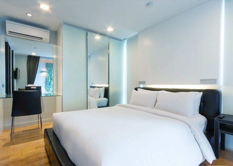 Our built in

wardrobes add style to any bedroom. Clutter is now stored neatly and

hidden away. 
